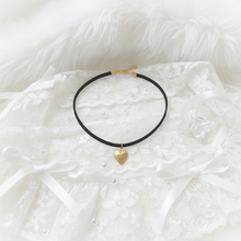 Load image into Gallery viewer, [Suzy from 'Doona!', IVE Yujin choker] Vintage Heart Locket Choker