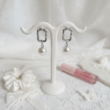 Load image into Gallery viewer, [Aespa Winter Earrings] Judy Earrings - Silver