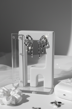 Load image into Gallery viewer, [Aespa Winter, NingNing Earrings] Metalic Liquid Ribbon Earrings - Silver Color