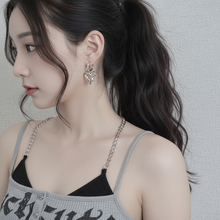 Load image into Gallery viewer, Melting Metalic Heart Huggies Earrings