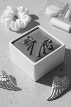 Load image into Gallery viewer, [Aespa Winter, NingNing Earrings] Metalic Liquid Ribbon Earrings - Silver Color