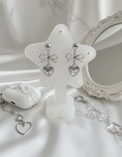 Load image into Gallery viewer, [NMIXX Jiwoo Earrings] Vintage Silver Heart Earrings