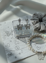 Load image into Gallery viewer, [ITZY Yuna Earrings] The Little Butterfly Huggies Earrings