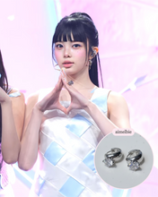 Load image into Gallery viewer, [Hearts2Hearts Ian Earrings] Diamond Ring Huggies Earrings - Silver Color