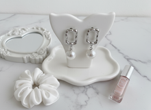 Load image into Gallery viewer, [Aespa Winter Earrings] Judy Earrings - Silver