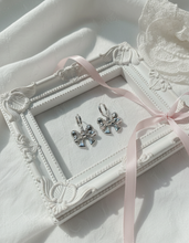 Load image into Gallery viewer, [Hearts2Hearts Ana Earrings] Adorable Ribbon Huggies Earrings - Silver