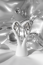 Load image into Gallery viewer, [Aespa Winter, NingNing Earrings] Metalic Liquid Ribbon Earrings - Silver Color