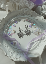 Load image into Gallery viewer, [ITZY Yuna Earrings] The Little Butterfly Huggies Earrings