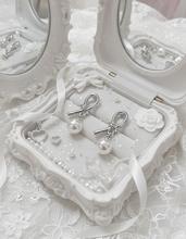 Load image into Gallery viewer, [IVE Wonyoung Earrings] Daily Silver Ribbon Earrings