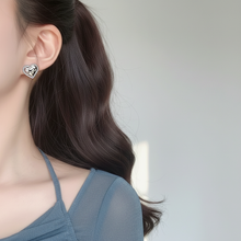 Load image into Gallery viewer, [Aespa NingNing, Red Velvet Joy, IVE Gaeul, ITZY Yuna Earrings] Silver Laced Hearts Earrings