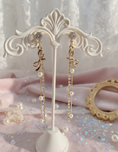 Load image into Gallery viewer, [Kim Sejeong Earrings] Ribbon and Crystal Drops Earrings - Gold