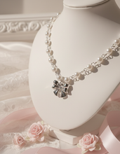Load image into Gallery viewer, [TWICE Chaeyoung Necklace] Adorable Ribbon Pearl Choker - Silver Color