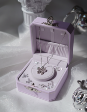 Load image into Gallery viewer, Little Butterfly Collarbone Necklace