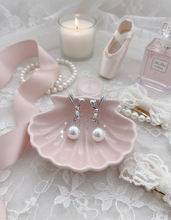 Load image into Gallery viewer, [Red Velvet Seulgi Earrings] Dalia Ribbon and Pearl Earrings - Silver Color
