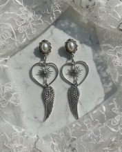 Load image into Gallery viewer, [QWER Hina Earrings] Silver Angel Heart Earrings