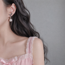 Load image into Gallery viewer, [Red Velvet Seulgi Earrings] Dalia Ribbon and Pearl Earrings - Silver Color