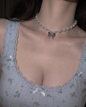 Load image into Gallery viewer, [TWICE Chaeyoung Necklace] Adorable Ribbon Pearl Choker - Silver Color