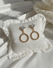 Load image into Gallery viewer, Diamond and Gold Ring Earrings (STAYC Isa, fromis_9 Chaeyoung Earrings)