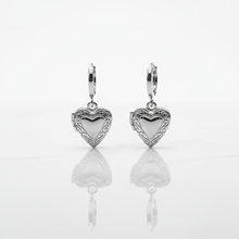 Load image into Gallery viewer, [IVE Leeseo Earrings] Vintage Heart Locket Huggies Earrings - Silver color