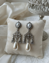 Load image into Gallery viewer, [Twice Tzuyu, Jo Yuri Earrings] Rococo Chandelier Earrings - Silver