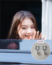 Load image into Gallery viewer, [fromis_9 Nakyung Earrings] Horse Shoe and Pearl Earrings (Medium) - Silver