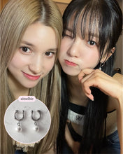 Load image into Gallery viewer, [STAYC J, Kep1er Yujin Earrings] Horse Shoe and Pearl Earrings (Small) - Silver