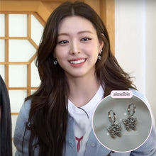 Load image into Gallery viewer, [ITZY Yuna Earrings] The Little Butterfly Huggies Earrings