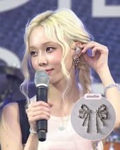 Load image into Gallery viewer, [Aespa Winter, NingNing Earrings] Metalic Liquid Ribbon Earrings - Silver Color