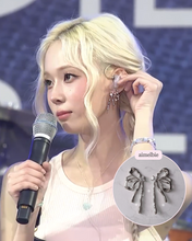 Load image into Gallery viewer, [Aespa Winter, NingNing Earrings] Metalic Liquid Ribbon Earrings - Silver Color