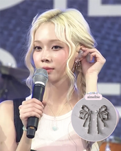 Load image into Gallery viewer, [Aespa Winter, NingNing Earrings] Metalic Liquid Ribbon Earrings - Silver Color