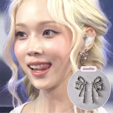 Load image into Gallery viewer, [Aespa Winter, NingNing Earrings] Metalic Liquid Ribbon Earrings - Silver Color