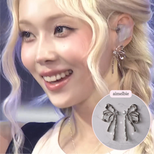 Load image into Gallery viewer, [Aespa Winter, NingNing Earrings] Metalic Liquid Ribbon Earrings - Silver Color