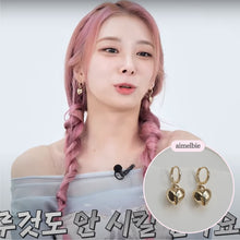 Load image into Gallery viewer, Modern Heart Huggies Earrings - Gold (Rocket Punch Yeonhee, Yunkyung Earrings)