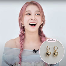 Load image into Gallery viewer, Modern Heart Huggies Earrings - Gold (Rocket Punch Yeonhee, Yunkyung Earrings)