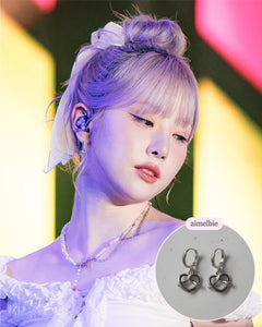[VIVIZ Eunha Earrings] Pretzel Huggies Earrings - Silver Color