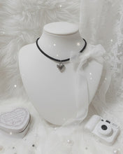 Load image into Gallery viewer, [Aespa Winter Choker] Vintage Heart Locket Choker - Silver ver.