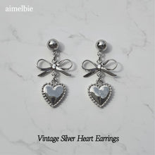 Load image into Gallery viewer, [NMIXX Jiwoo Earrings] Vintage Silver Heart Earrings