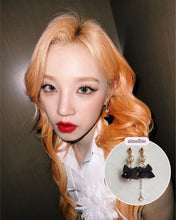 Load image into Gallery viewer, The Little Buckingham Princess Earrings - Black (G(I)dle Yuqi Earrings)