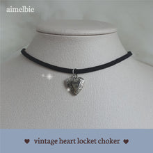 Load image into Gallery viewer, Vintage Heart Locket Choker - Silver ver.