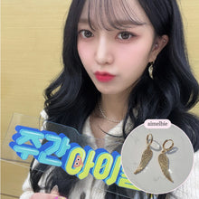 Load image into Gallery viewer, Gold Wing Huggies Earrings (Nature Sohee, ICHILLIN&#39; Chowon Earrings)