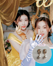 Load image into Gallery viewer, Elegant Oval Crystal and Pearl Earrings - Golden Shadow (ITZY Chaeryeong Earrings)