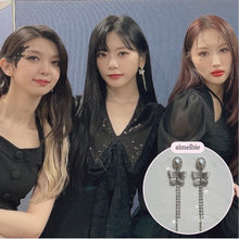Load image into Gallery viewer, Urban Chic Butterfly Earrings (Kep1er Yeseo, LOONA Yves, Dreamcatcher Yoohyeon, Jiyu Earrings)