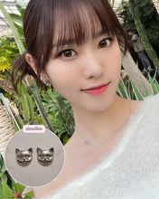 Load image into Gallery viewer, Melbie The Cat Series - Cat Face Earrings (Silver) (Red Velvet Joy, VIVIZ Sinb Earrings)
