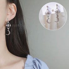 Load image into Gallery viewer, Art Nouveau Moon Earrings (Billlie Tsuki, Park Eunbin, Apink Eunji Earrings)