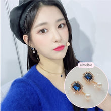 Load image into Gallery viewer, Navy Chic Earrings (April Chaekyung, Dreamcatcher Jiyu Earrings)