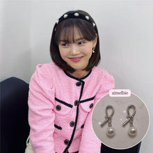 Load image into Gallery viewer, Daily Silver Ribbon Earrings (IVE Wonyoung, Yujin, STAYC Sieun, Oh My Girl Hyojung, Seunghee Earrings)