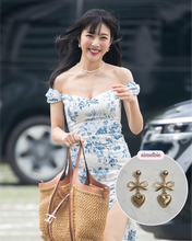 Load image into Gallery viewer, Vintage Gold Heart Earrings (Red Velvet Joy, STAYC Sieun Earrings)