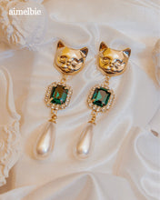 Load image into Gallery viewer, Melbie The Cat Series - Emerald Square and Pearls Earrings