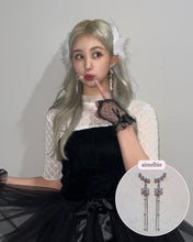 Load image into Gallery viewer, [IU Earrings] Daisy Wing Earrings - Longdrop (Silver ver.)