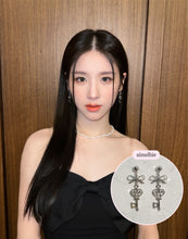 Load image into Gallery viewer, Sweet Silver Key Earrings (LOONA Heejin, Billlie Haruna Earrings)